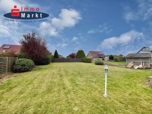 Blick in den Garten - 7 Zimmer Einfamilienhaus zum Kaufen in Minden