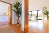 Blick ins Wohnzimmer - 