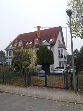 Aussen mit Südbalkon markiert.jpg - 