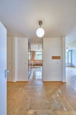 Blick von Korridor in KÜ&WOZI - 