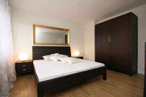 Schlafzimmer (Musterbild) - 2 Zimmer Etagenwohnung zum Kaufen in Dresden