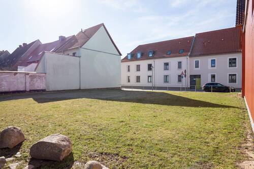 Grundstück - Listenpreis 35.000,00 € - Grundstück für ein Einfamilienhaus oder Mehrfamilienhaus in Altentreptow