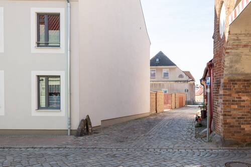 Nachbarbebauung - Grundstück in Altentreptow zum Kaufen