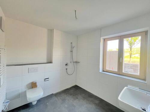 Bad mit Dusche/WC - 4 Zimmer Etagenwohnung in Hagnau am Bodensee