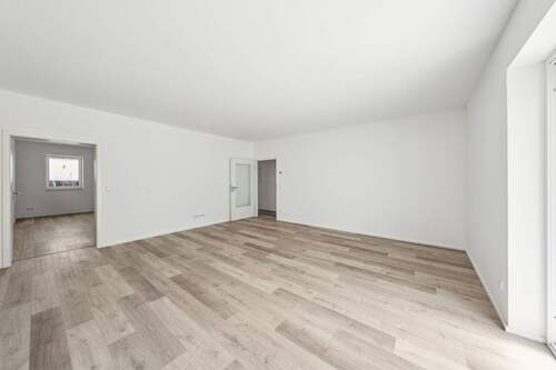 Wohnzimmer - 4 Zimmer Etagenwohnung in Frankfurt (Oder)