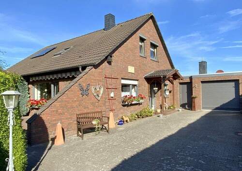 Ost-Ansicht/ Eingang - 7 Zimmer Einfamilienhaus in Wilhelmshaven