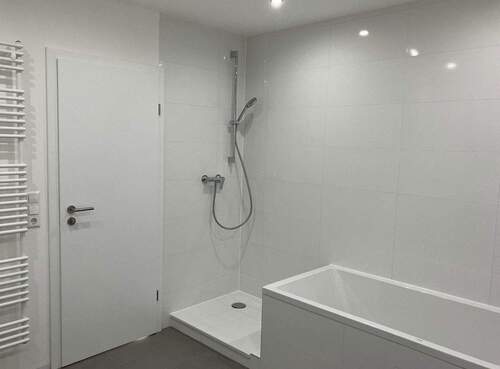 Familienbad - 8 Zimmer Doppelhaushälfte in Rauenberg