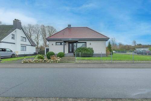 Bild 2 - 3 Zimmer Mehrfamilienhaus, Wohnhaus zum Kaufen in Hohn