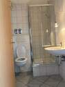 Bad mit Dusche - 