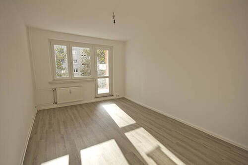 Wohnzimmer - 3-Zimmerwohnung mit Balkon in der 3. Etage. Anmietung ab 01.11.2025 möglich!