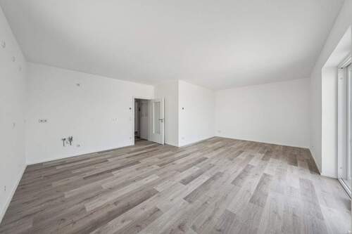 Wohnbereich - Blick auf die Küche - 3 Zimmer Etagenwohnung zum Kaufen in Frankfurt (Oder)