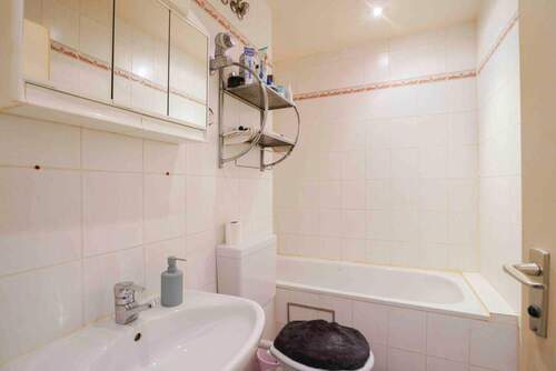 Bad - Etagenwohnung mit 32,10 m&sup2; in Augsburg zum Kaufen