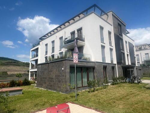 Vorder- und Seitenansicht Haus - Etagenwohnung mit 109,00 m&sup2; in Bingen zur Miete