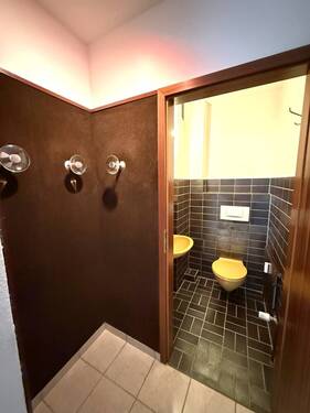 Garderobe und Gäste-WC - 