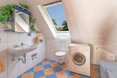 Badezimmer im Dachgeschoss.jpg - 