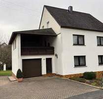 Freistehendes Einfamilienhaus samt Doppelgarage mit großem Garten und angrenzendem Bachlauf - Berglicht Freistehendes Einfamilienhaus samt Doppelgarage mit großem Garten und angrenzendem Bachlauf - Berglicht