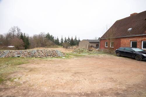 Blick aufs Grundstück - 