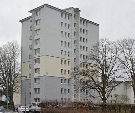 Außenbild - 2-Zimmer-Erdgeschosswohnung in einem gepflegten Mehrfamilienhaus