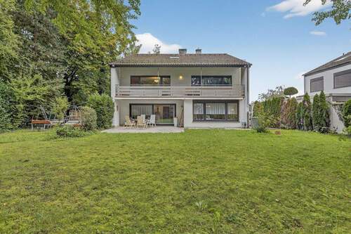 Hausansicht - Garten - Familienidyll in Rüppurr: Ruhiges Traumgrundstück mit Garten, Garage & Potenzial