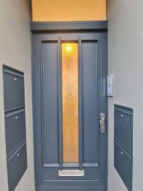 Haustür - 1 Zimmer Mehrfamilienhaus, Wohnhaus zum Kaufen in Oberhausen