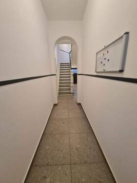 Hauseingang - 1 Zimmer Mehrfamilienhaus, Wohnhaus in Oberhausen