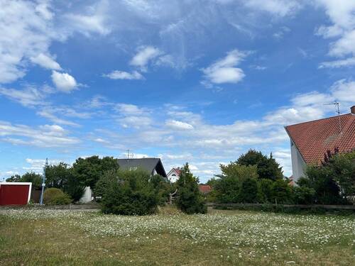 Blick vom Baugrundstück - 'Perfektes Baugrundstück für Ihr Einfamilienhaus in ruhiger gewachsener Lage'