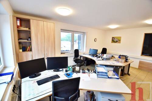 Modernes Büro mit Ausstattung - 