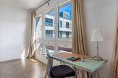 Große Fensterfront mit Süd-Ost Ausrichtung - 1 Zimmer Etagenwohnung zum Kaufen in Berlin