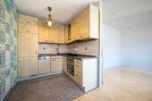 Schöne Eckküche mit heller Eichenfront - Etagenwohnung mit 33,40 m² in Berlin zum Kaufen