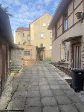 Innenhof mit Nebengelass - 7 Zimmer Reihenendhaus zum Kaufen in Gera