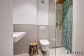 Elegantes Duschbad mit WC - 