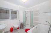 Badezimmer Wohnung OG rechts - 