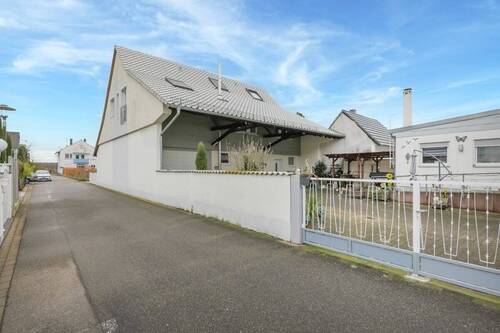Straßenansicht - 5 Zimmer Einfamilienhaus zum Kaufen in Linkenheim-Hochstetten