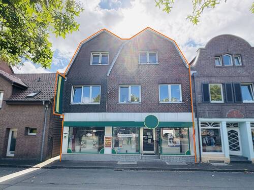 Bild 1 - modernisierte 158 m² Wohnung mit 2 Dachterrassen und Ladenlokal in zentraler Lage von Neuenkirchen!