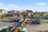 Balkonblick Parkplatz - 