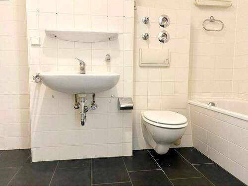 Badezimmer - Etagenwohnung mit 66,20 m&sup2; in Chemnitz / Schloßchemnitz zur Miete