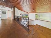 mit Treppe verbunden - 