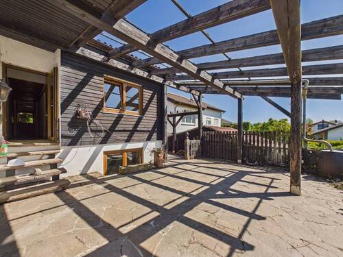 Terrasse mit Pergola - Einfamilienhaus mit 131,90 m&sup2; in Massenbachhausen zum Kaufen