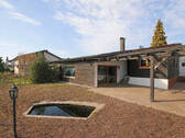 Haus, Teich, Garten, Terrasse - 