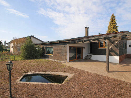 Haus, Teich, Garten, Terrasse - 