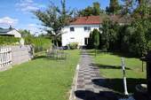 Garten mit Blick zum Haus - 