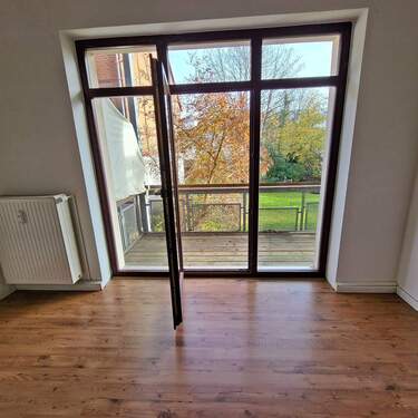 Austritt zum Balkon - 3 Zimmer Etagenwohnung in Schwerin