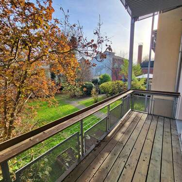 großzügiger Balkon - Etagenwohnung mit 82,70 m² in Schwerin zur Miete