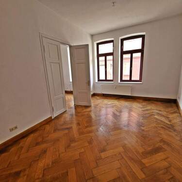 Schlafzimmer mit Parkett - 