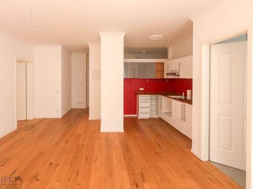 Blick zur Küche - 2 Zimmer Etagenwohnung in München