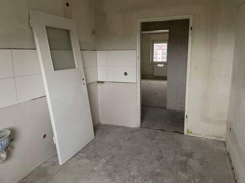 Küche (in Sanierung) 2.jpg - 2 Zimmer Etagenwohnung in Nürnberg