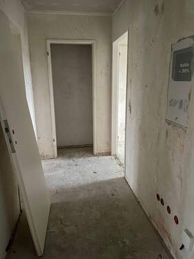 Flur (in Sanierung) 1.jpg - Etagenwohnung mit 57,50 m² in Nürnberg zur Miete