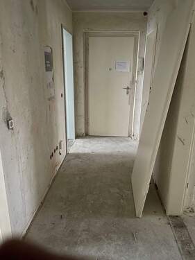 Flur (in Sanierung) 2.jpg - 