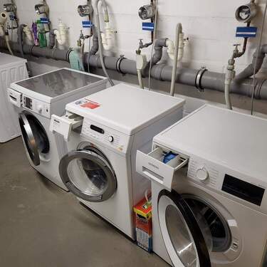 Anschluss für eine Waschmaschine im Keller - 