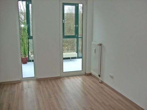 Schlafzimmer mit Austritt Wintergarten.JPG - 